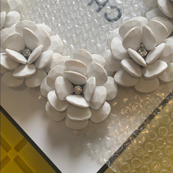 J. Crew Accessories - J Crew beautiful white flower necklace